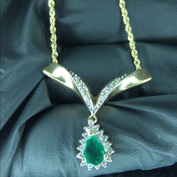 14ky emerald and diamond pendent - Picture 7 of 7